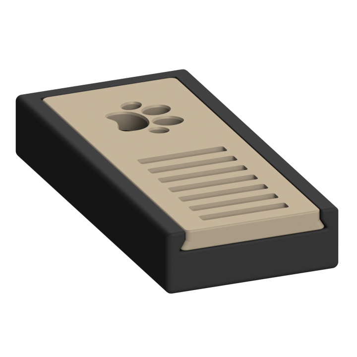 Skrytka zapachowa w formie małego pudełeczka – dyskretne i łatwe do zakamuflowania ukrycie do treningów nosework.