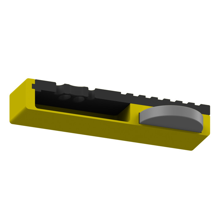 Metalowy pojemnik do noseworku o prostokątnym kształcie – trwały i łatwy do utrzymania w czystości.