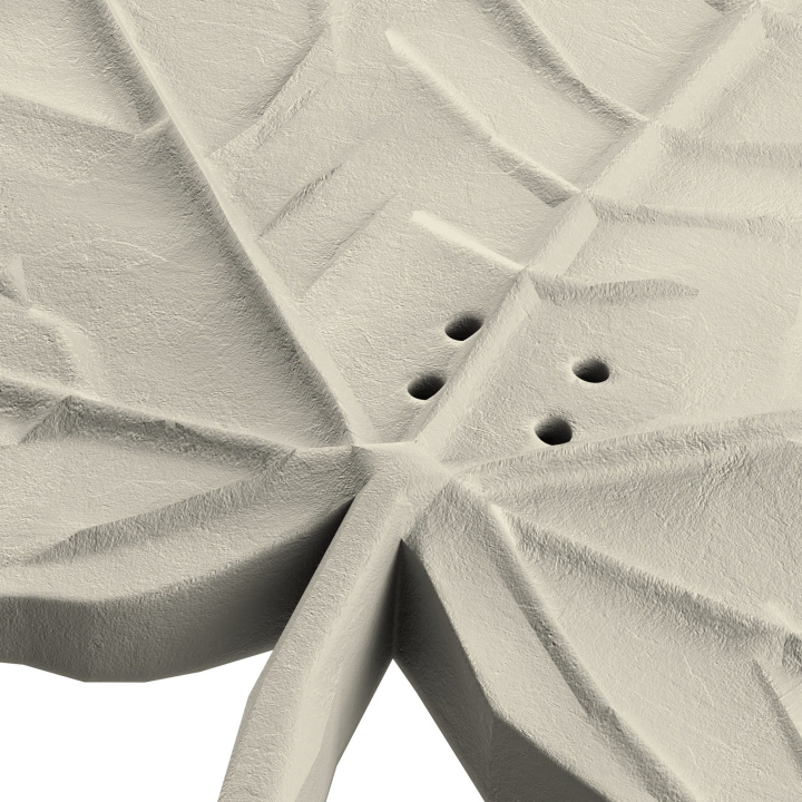 Otwory w atrapie liścia klonu