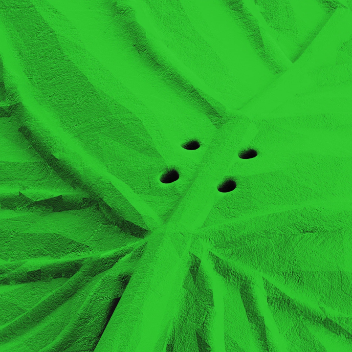 Otwory w atrapie liścia lipy